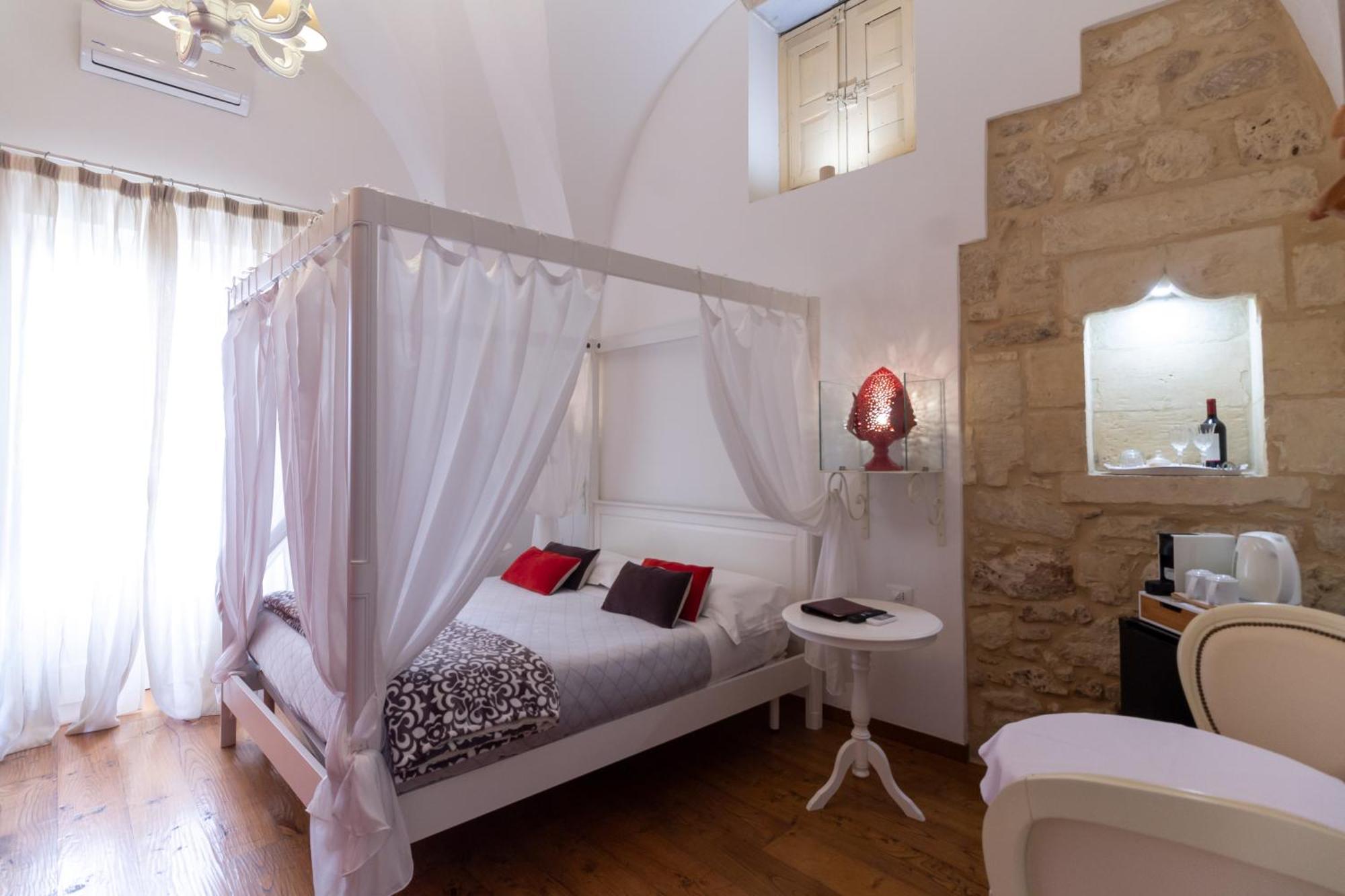 Le Nicchie Luxury Rooms Lecce Exterior photo